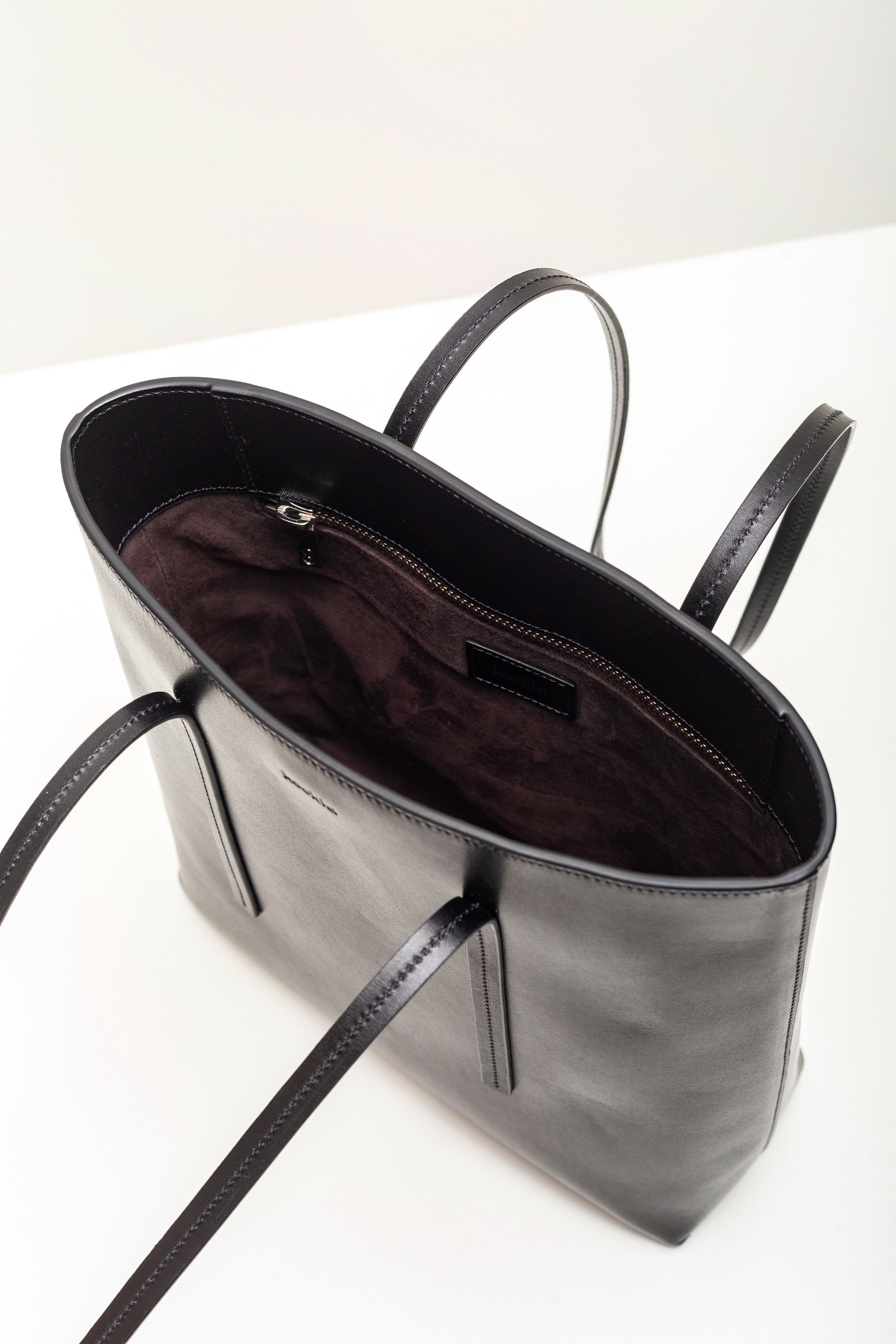 The Shoulder Tote
