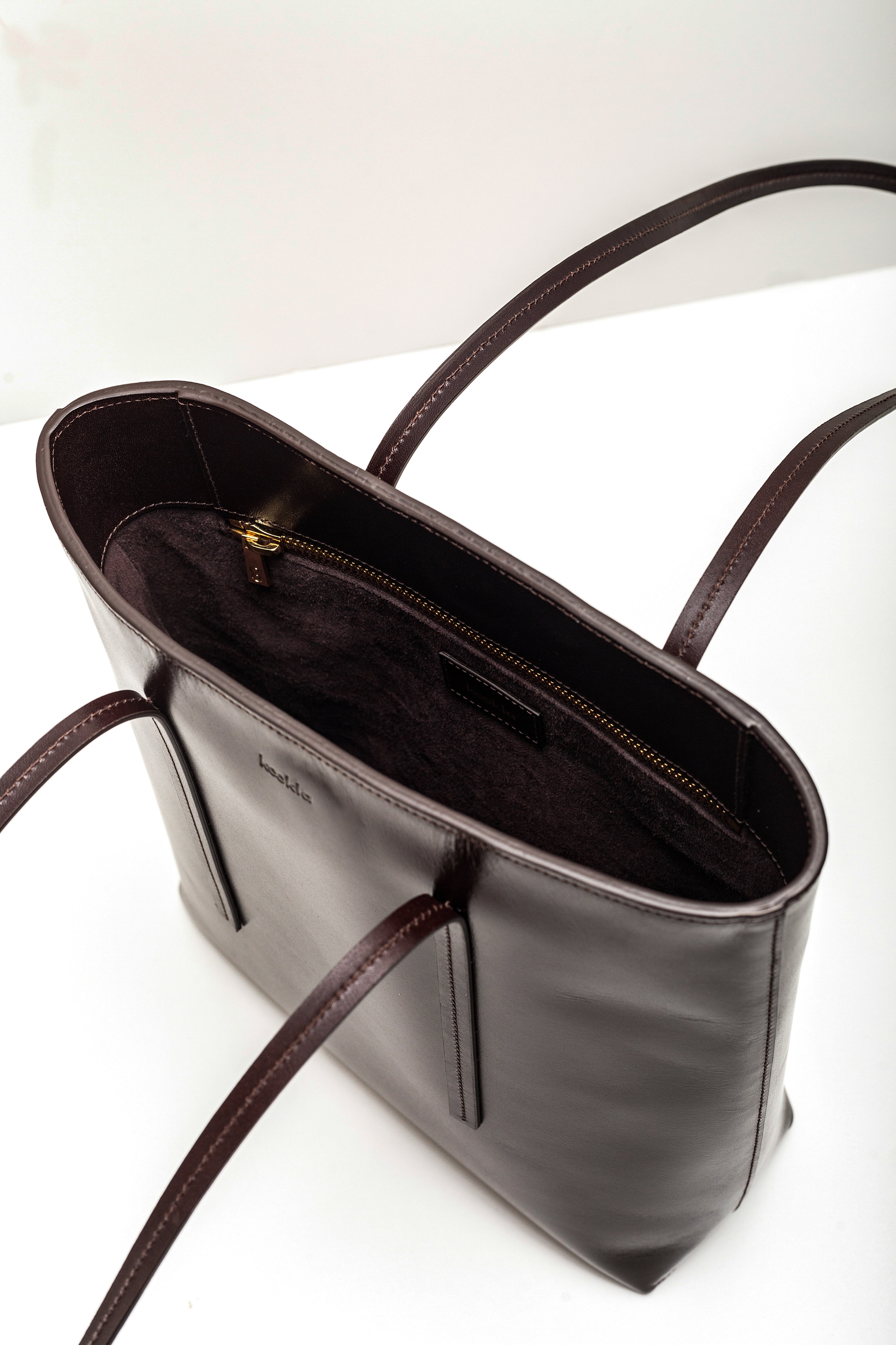 The Shoulder Tote